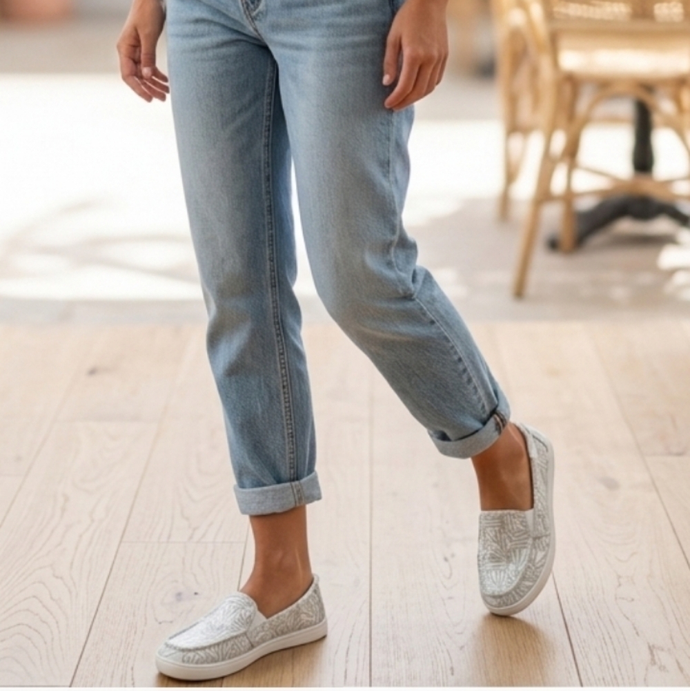 Roxy Women's Textured Slip-On Flats - White and Grey